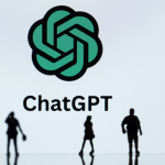 Un logotipo verde acompañado del texto 'ChatGPT' con siluetas de personas caminando.