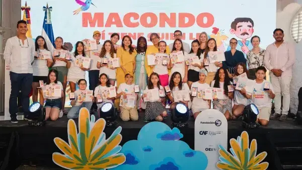 Tres jóvenes bolivianas ganan concurso literario internacional