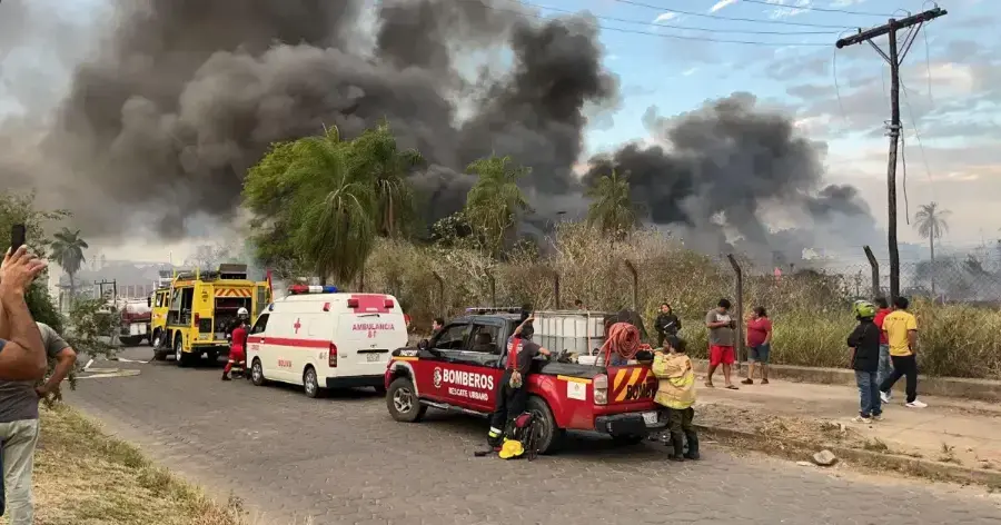 El incendio generó una densa columna de humo que causó alarma entre vecinos Silvana Assaff - UNITEL / Unitel Digital