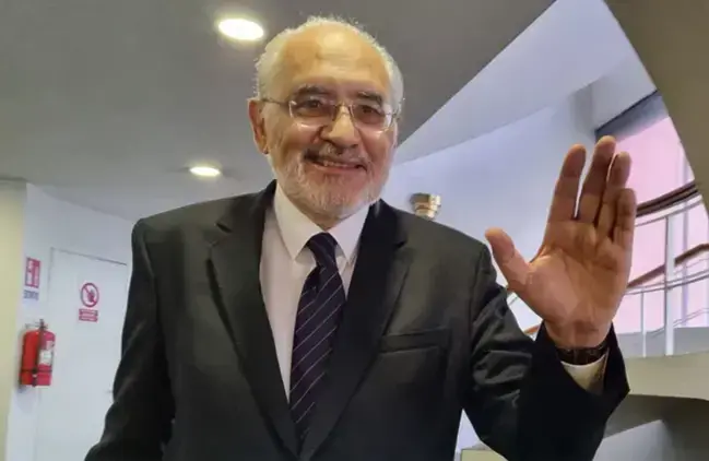 Expresidente Carlos Mesa. Foto/tomada de internet. Información de autor no disponible / Información de la fuente de la imagen no disponible