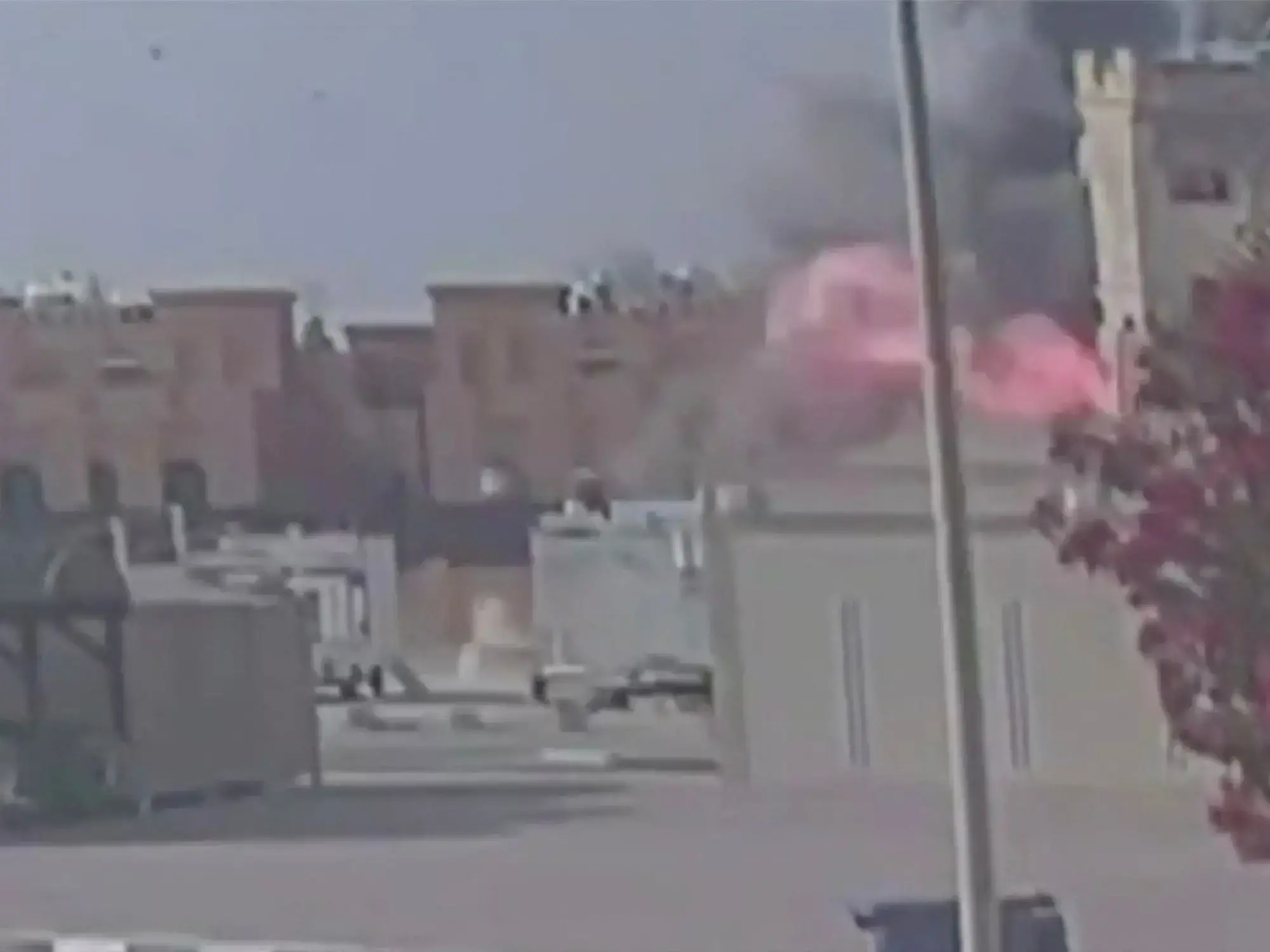 El humo se eleva después de que se escucharan varias explosiones en Doha, Qatar Información de autor no disponible / Clarín