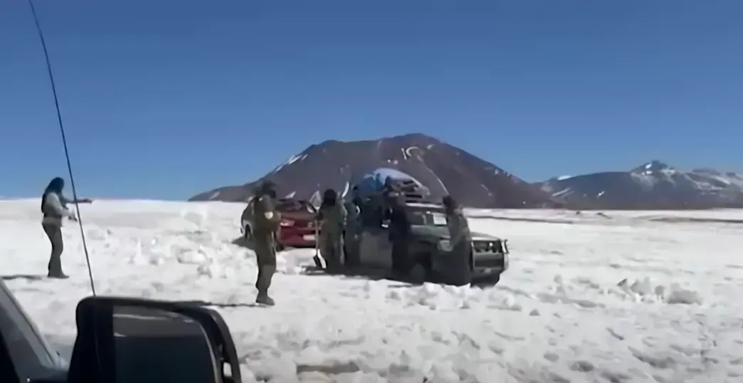 Carabineros chilenos detienen a los policías bolivianos Información de autor no disponible / Unitel Digital
