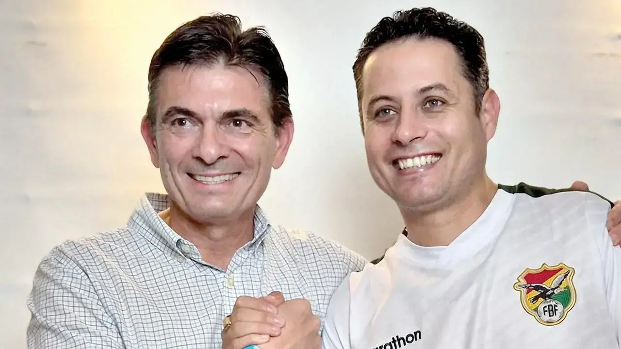 El excapitán Edmand Lara junto a Rodrigo Paz, la fórmula del PDC.