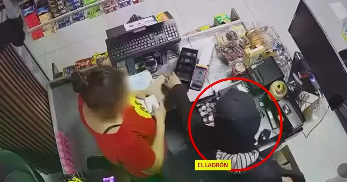 El ladrón ingresó encapuchado para cometer el asalto.