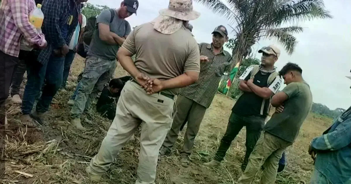 Captura de pantalla del video donde los avasalladores condicionan su salida del predio