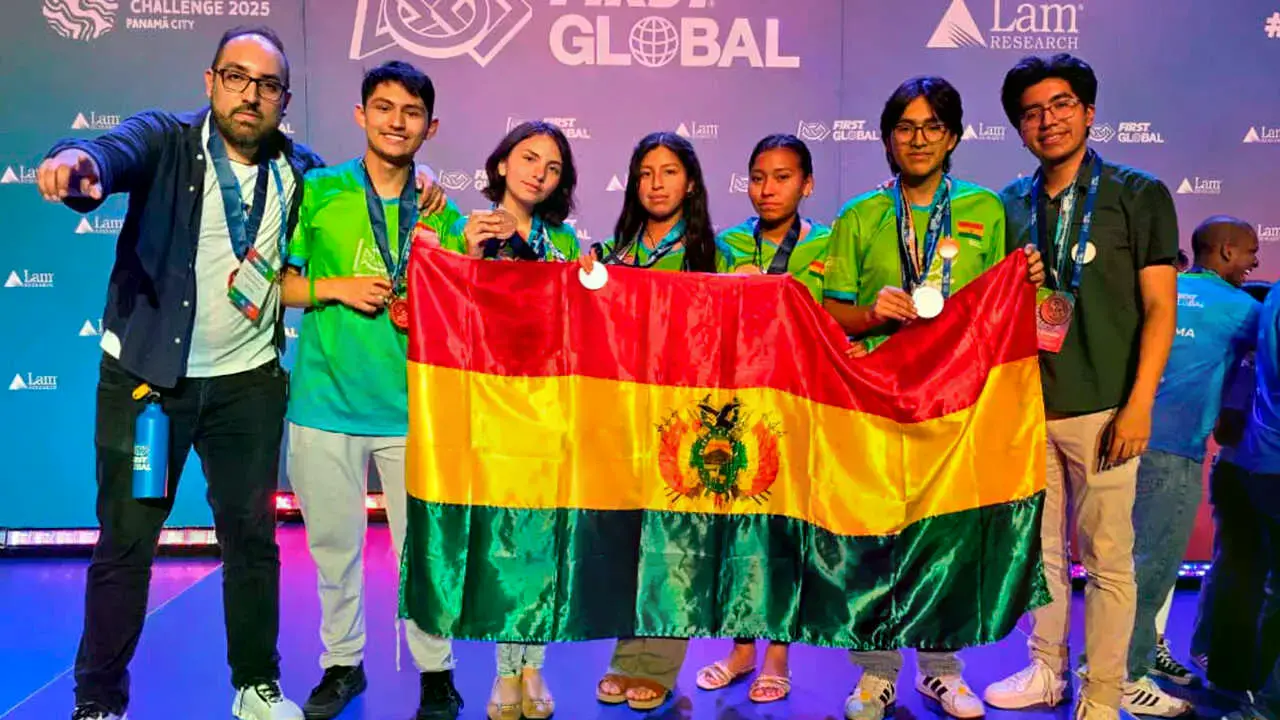 El equipo boliviano tras el certamen internacional.