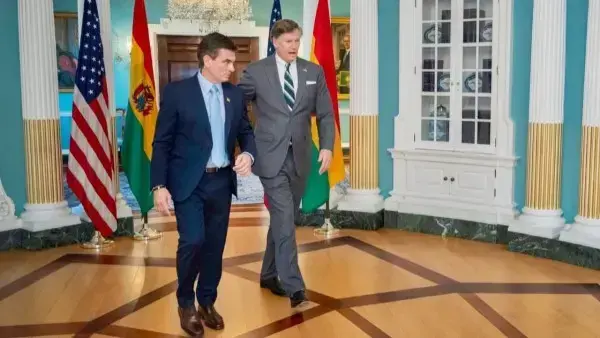 Rodrigo Paz y Christopher Landau en el Departamento de Estado.