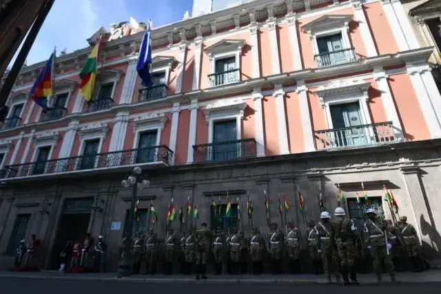 Los ensayos militares en la plaza Murillo de La Paz.