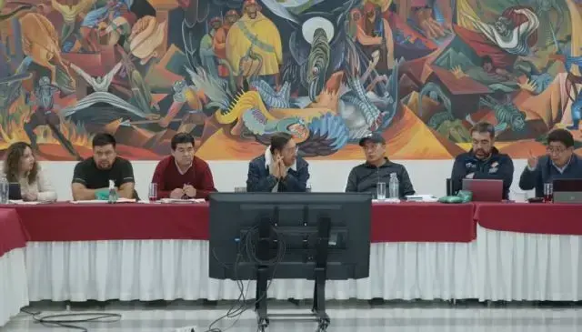 El presidente Luis Arce junto a sus colaboradores