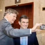 El subsecretario de Estado Christopher Landau junto a Rodrigo Paz.