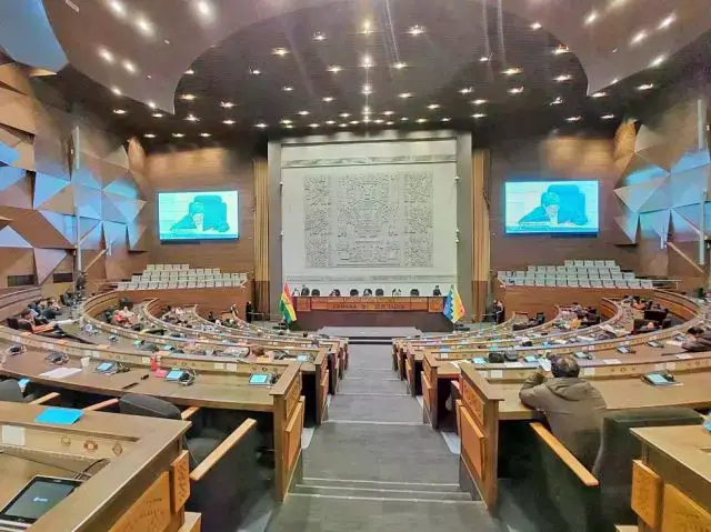 El hemiciclo de la Cámara Baja espera por los nuevos legisladores.