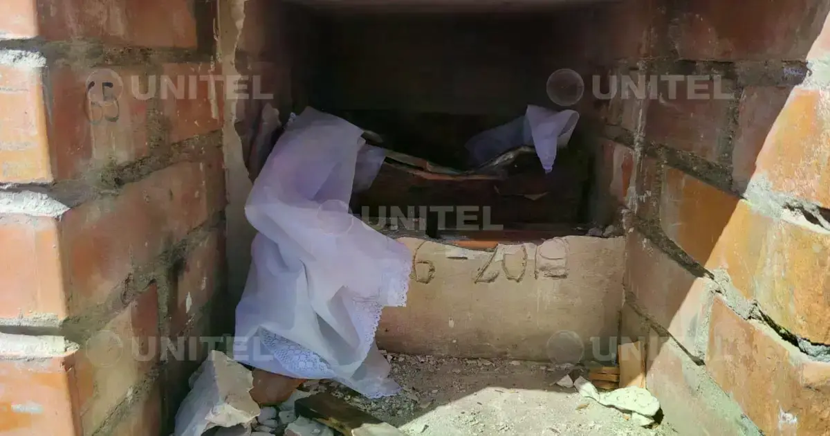 La tumba que fue profanada en el cementerio Tarapacá de El Alto.