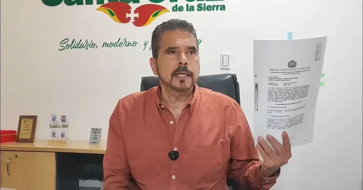 Vocero municipal Bernardo Montenegro durante conferencia de prensa