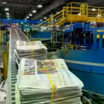 Zohran Mamdani besa a su esposa, Rama Duwaji, tras ganar la alcaldía de Nueva York