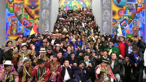 Organizaciones sociales afines al MAS en la Casa Grande del Pueblo.