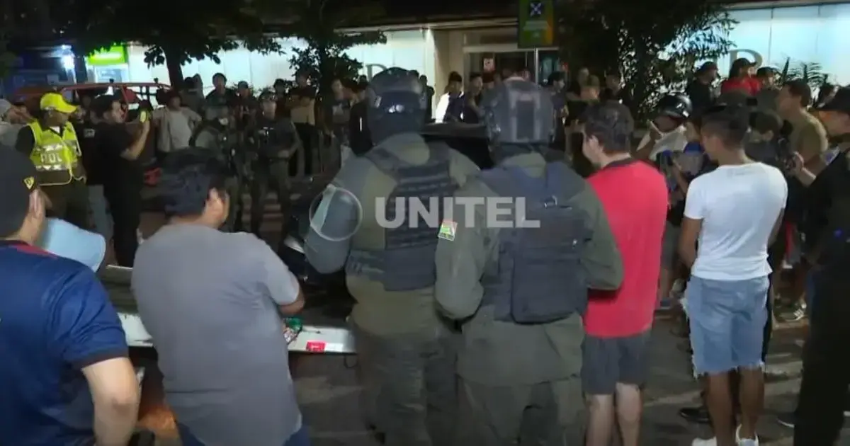Operativo policial durante la madrugada en avenida Cristo Redentor