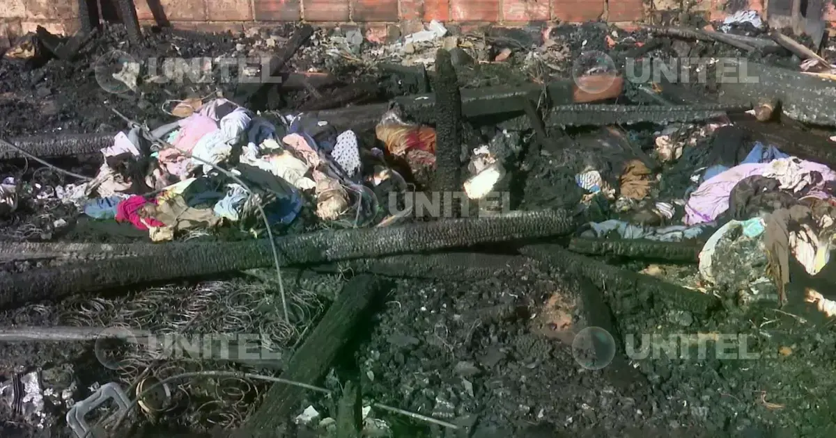 Lo que quedó de la vivienda de la familia tras el incendio