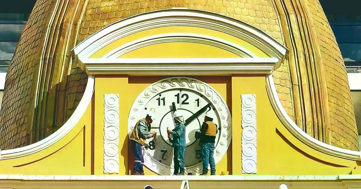 Trabajadores cambiaron la numeración y el giro de las manecillas hacia la derecha.