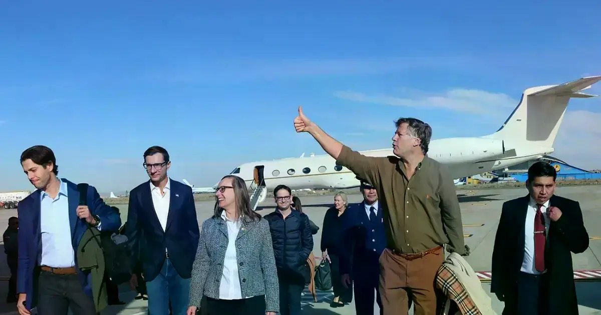 Llegada de la delegación estadounidense al aeropuerto internacional de El Alto.
