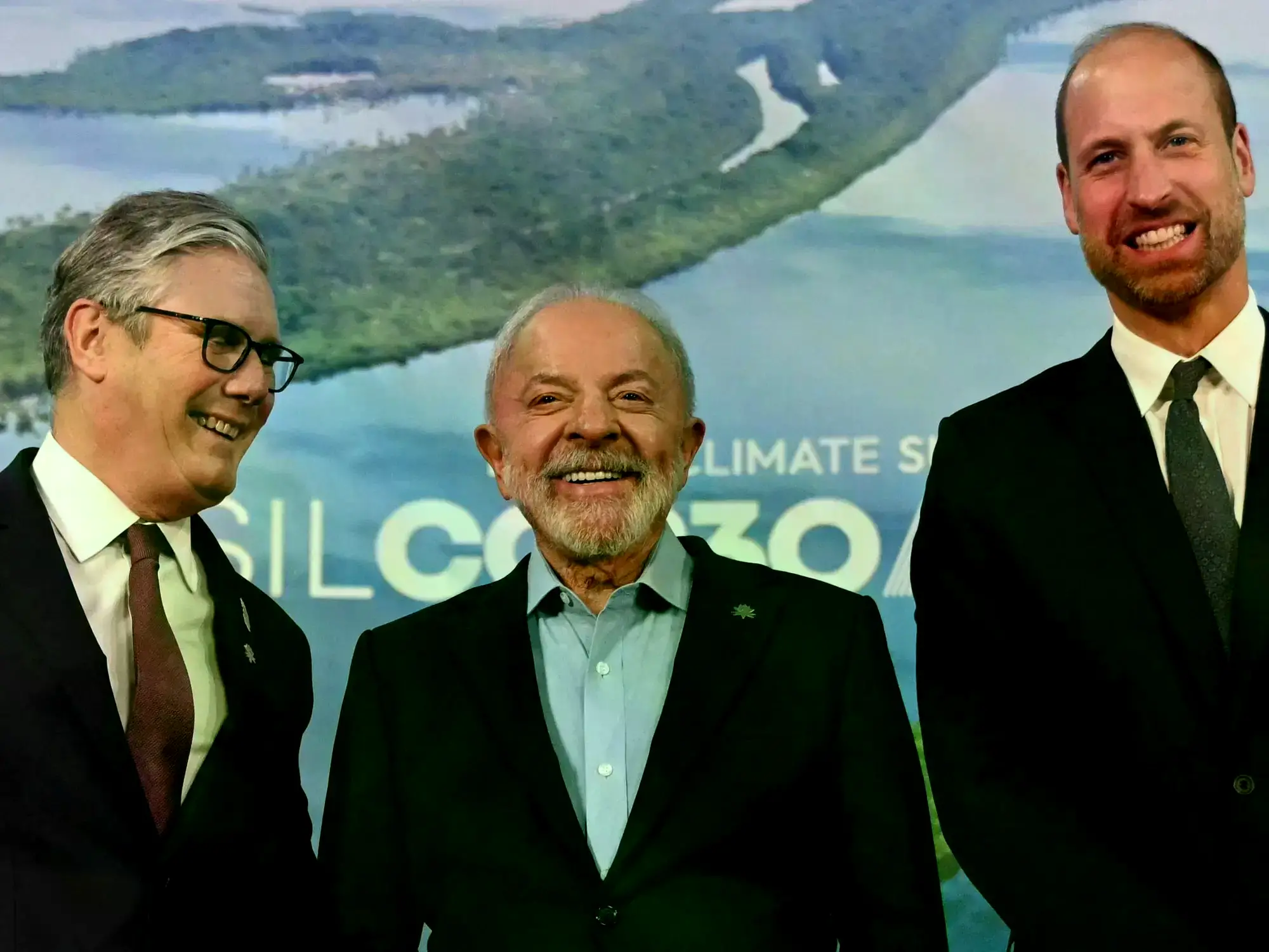 El príncipe William, Keir Starmer y Lula da Silva, en la cumbre del clima en Belém.