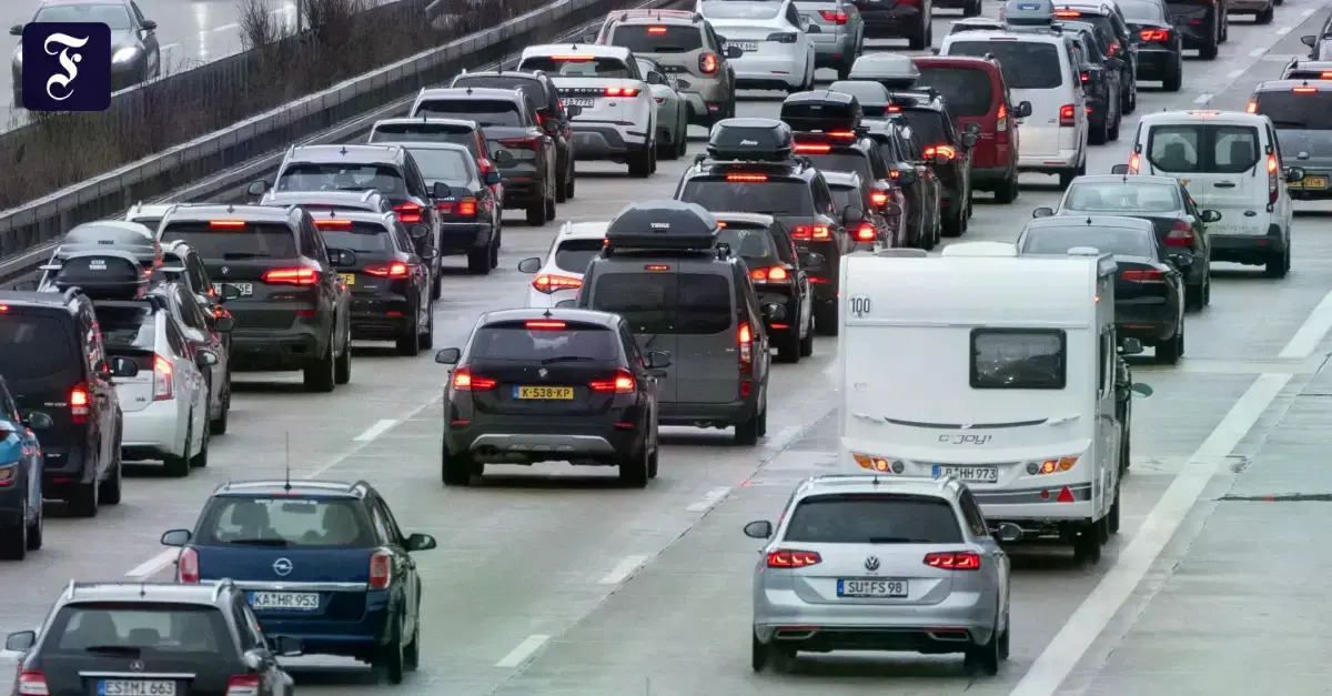 Neumático reventado en una autopista (Foto simbólica)