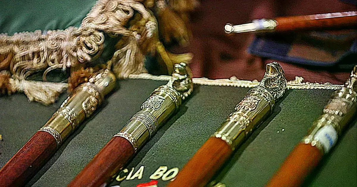 Los bastones de mando que usa la Policía