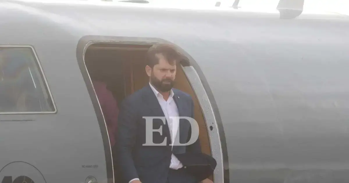 Llegada del presidente chileno Gabriel Boric al aeropuerto de El Alto.