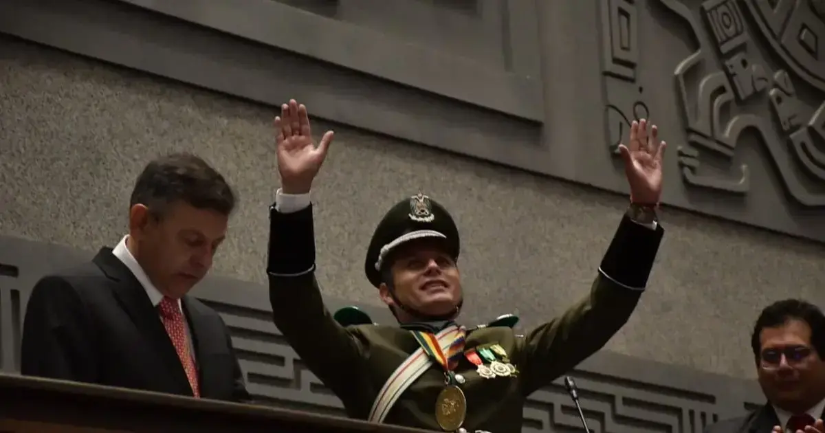 Edmand Lara jurando como vicepresidente de Bolivia.