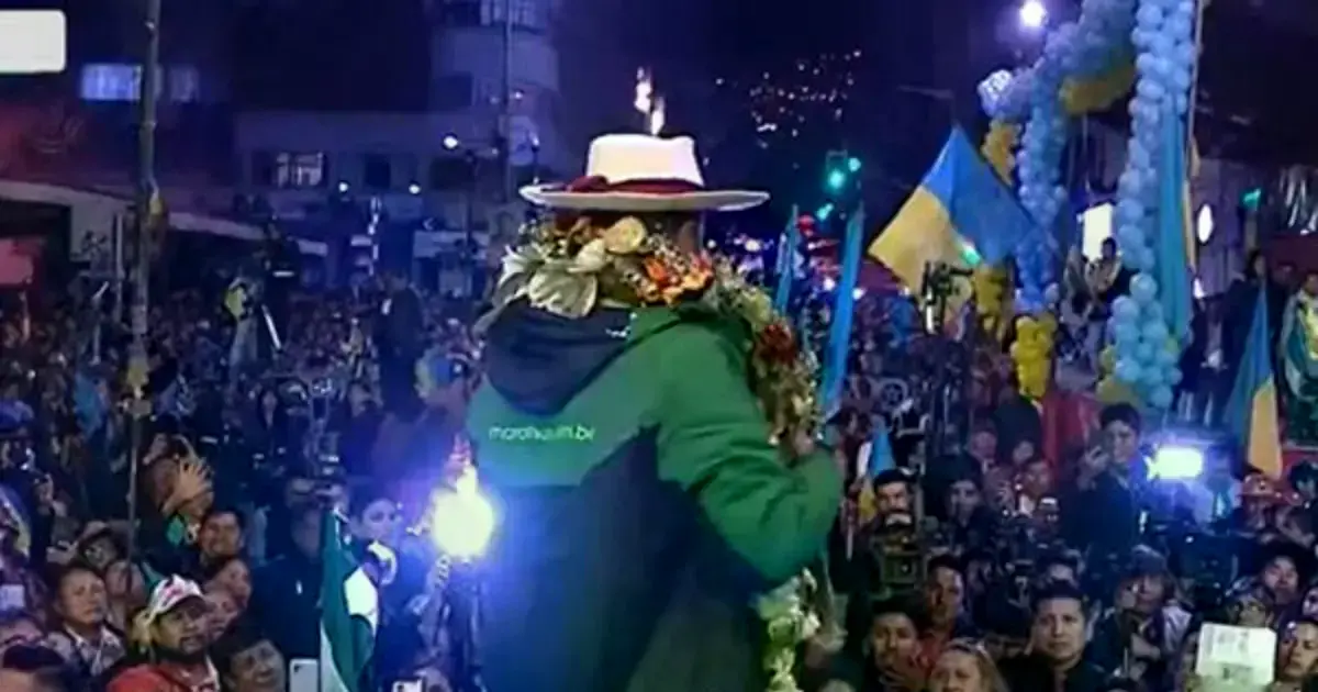 Lara festeja con sus seguidores en La Paz