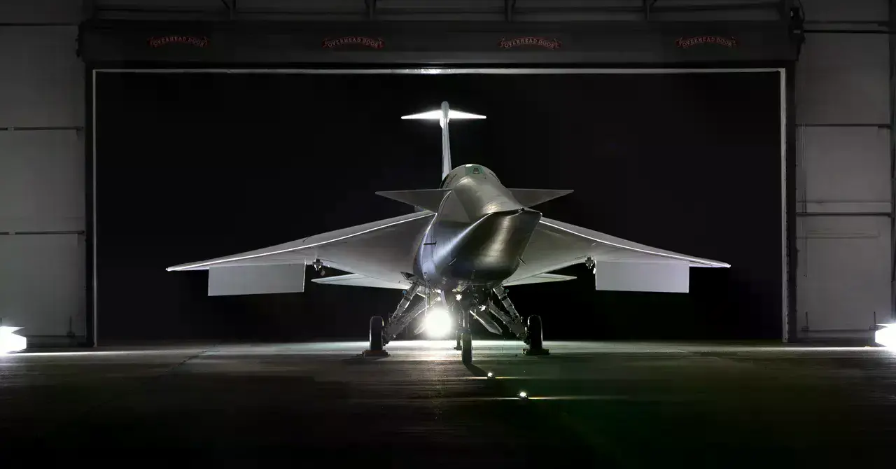 El avión experimental X-59 de la NASA durante su primer vuelo