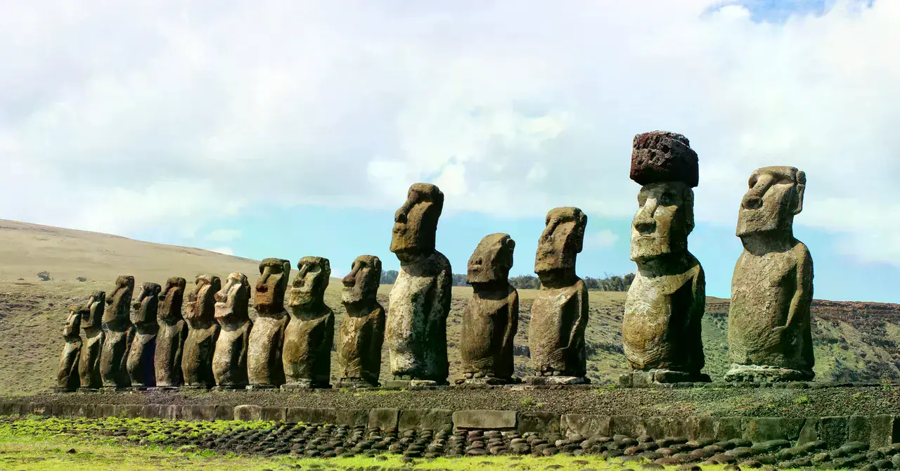 Estatuas moai en la Isla de Pascua.