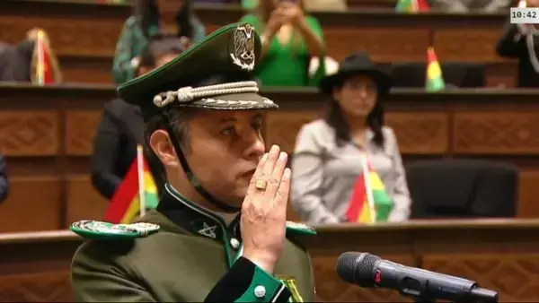 Edmand Lara juramentando como vicepresidente