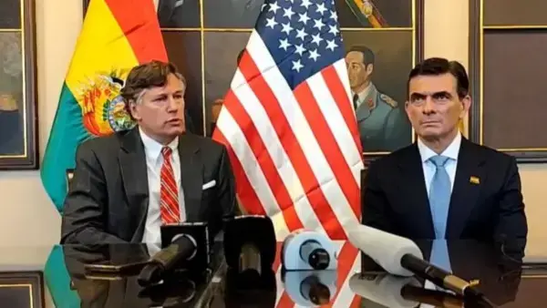 Subsecretario de Estado de EEUU, Christopher Landau y el presidente de Bolivia, Rodrigo Paz.