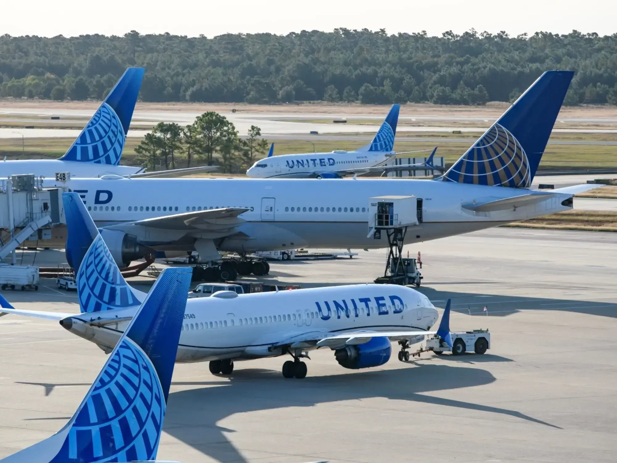 Aviones de United Airlines en la pista del Aeropuerto Intercontinental George Bush en Houston, Texas.
