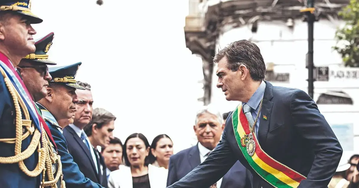 El presidente Rodrigo Paz en la ciudad de Sucre, fue reconocido como Capitán General de las Fuerzas Armadas.