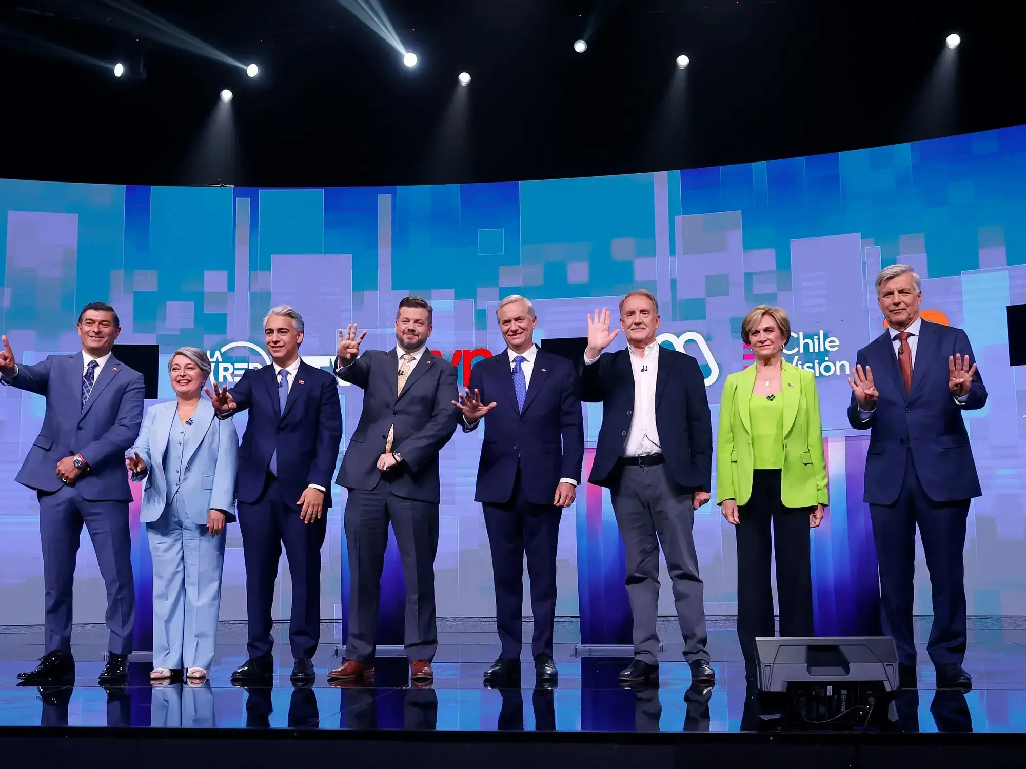 Los candidatos presidenciales durante el debate en Chile
