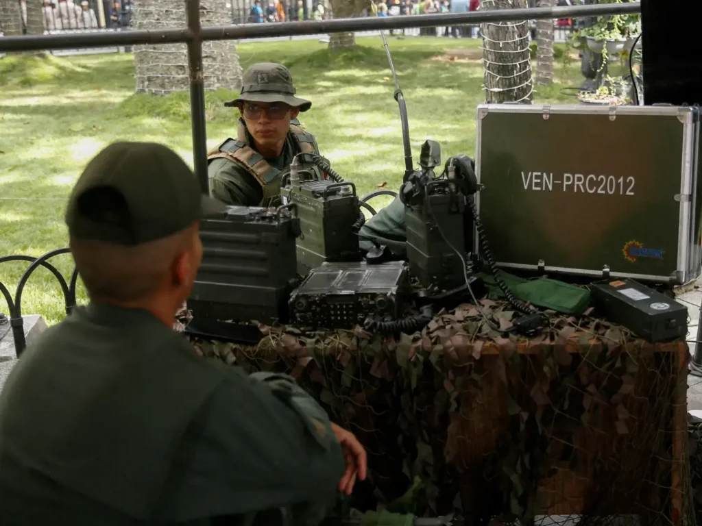 Soldados participan en un ejercicio militar en Venezuela.