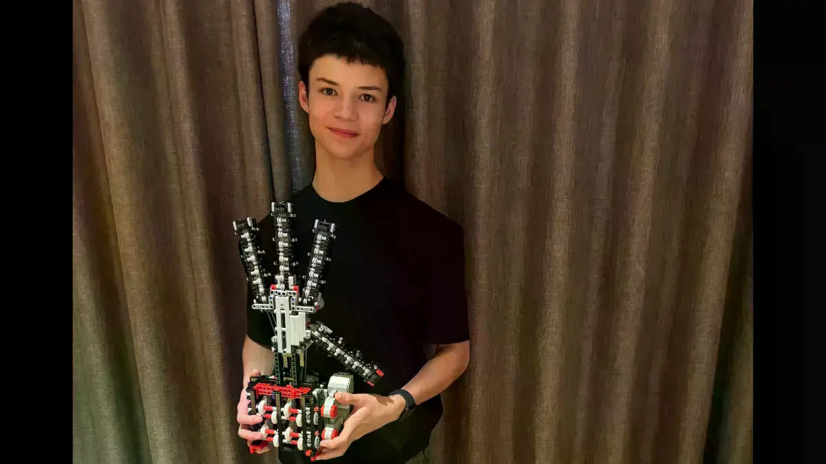 La mano robótica de LEGO, versión del modelo SoftHand-A