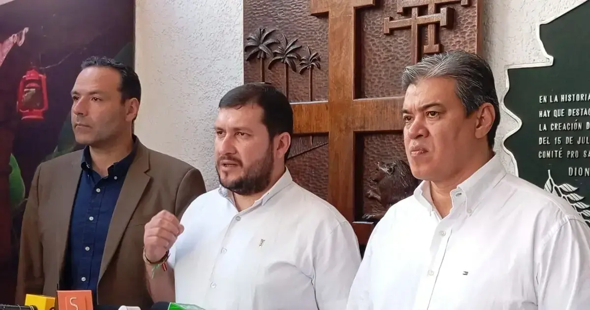 Stello Cochamanidis durante la conferencia de prensa del Comité pro Santa Cruz.