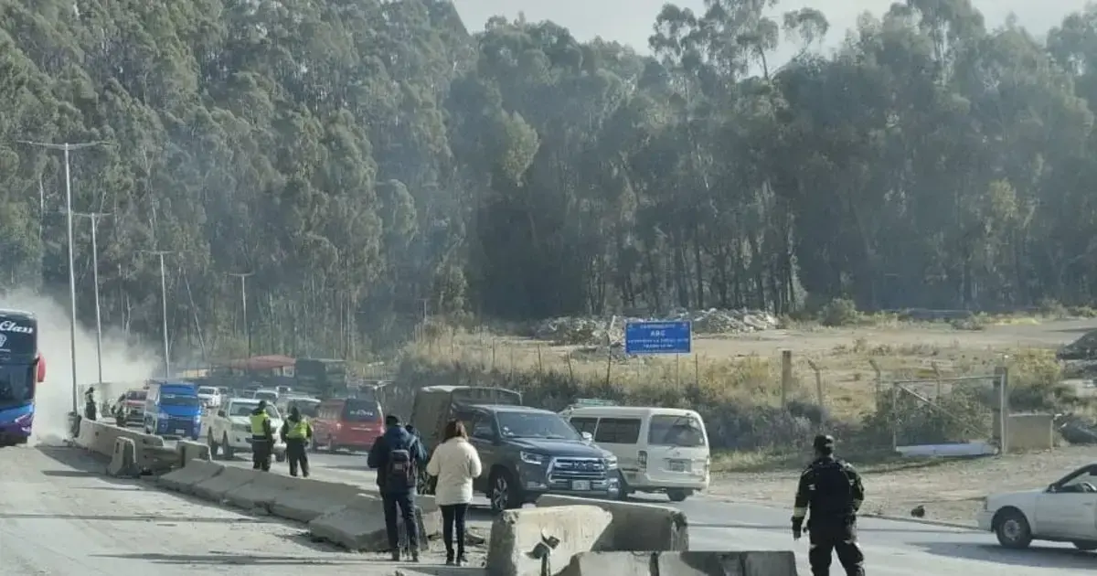 El accidente se registró en la autopista de La Paz