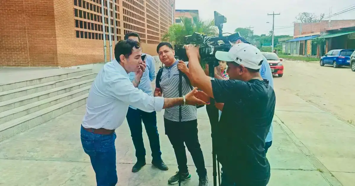 El abogado Pereira, durante su encuentro con los medios de prensa en el Plan Tres Mil.