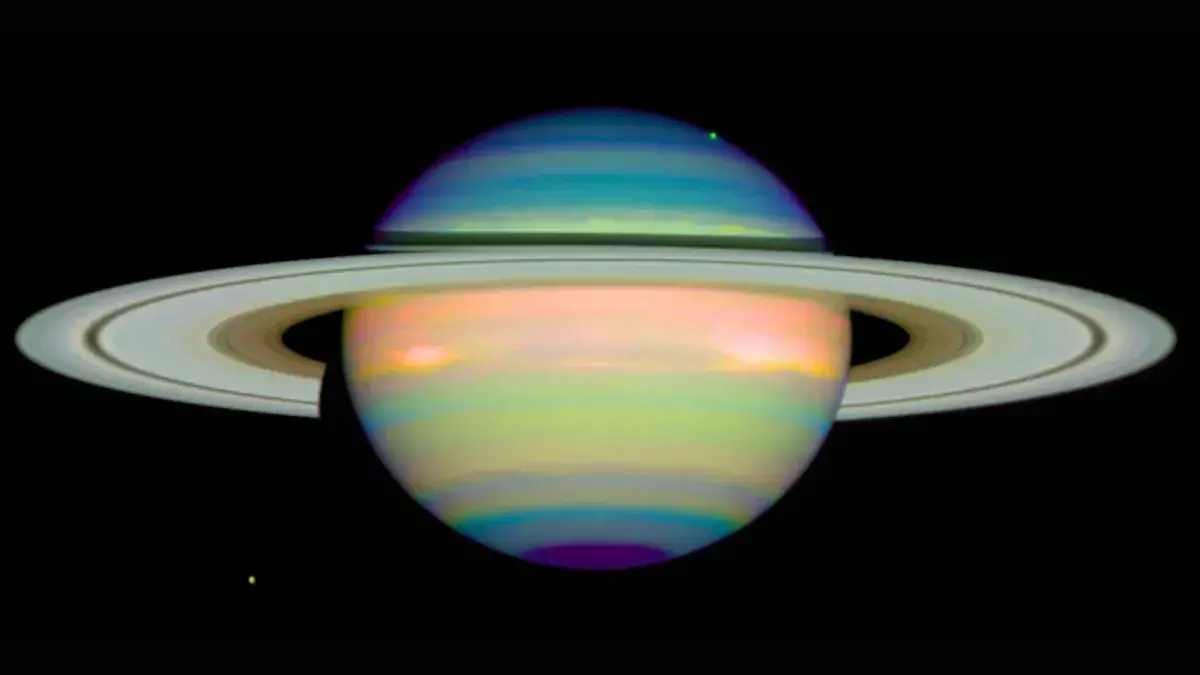 Imagen en falso color de Saturno tomada por el telescopio Hubble en 1998.