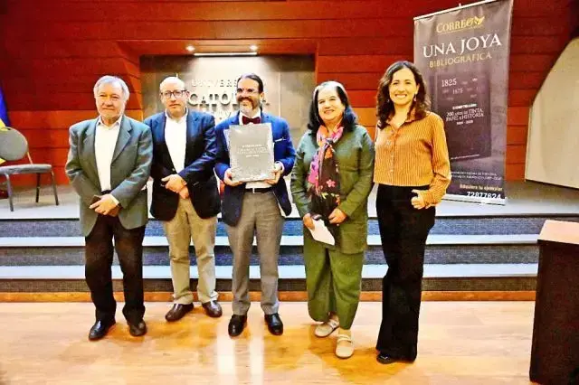 Juan Carlos Salazar, Marco Dipp, Claudio Rossell, Lupe Cajías y Raykha Flores en la UCB.