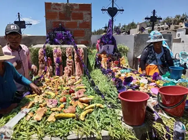 Una mesa de Todos los Santos en Sucre.