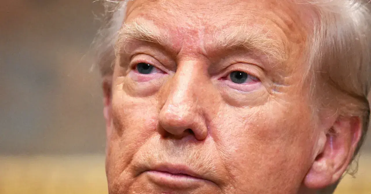 El presidente Donald Trump habla antes de firmar una ley en la Sala Roosevelt de la Casa Blanca.