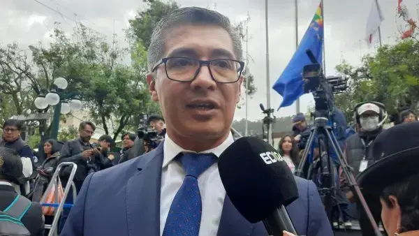 El ministro de Economía, Gabriel Espinoza, tras la posesión de Rodrigo Paz.