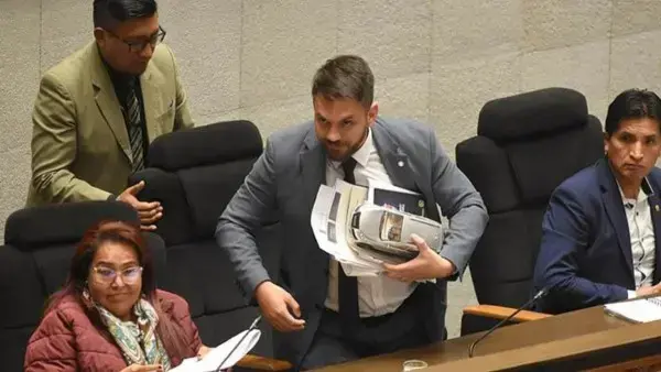 El exministro Eduardo Del Castillo, único censurado tras una interpelación.