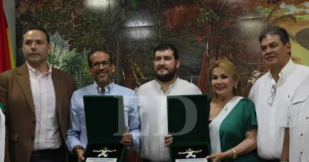 Cívicos cruceños entregan reconocimiento a Luis Fernando Camacho, Jeanine Áñez y Marco Pumari