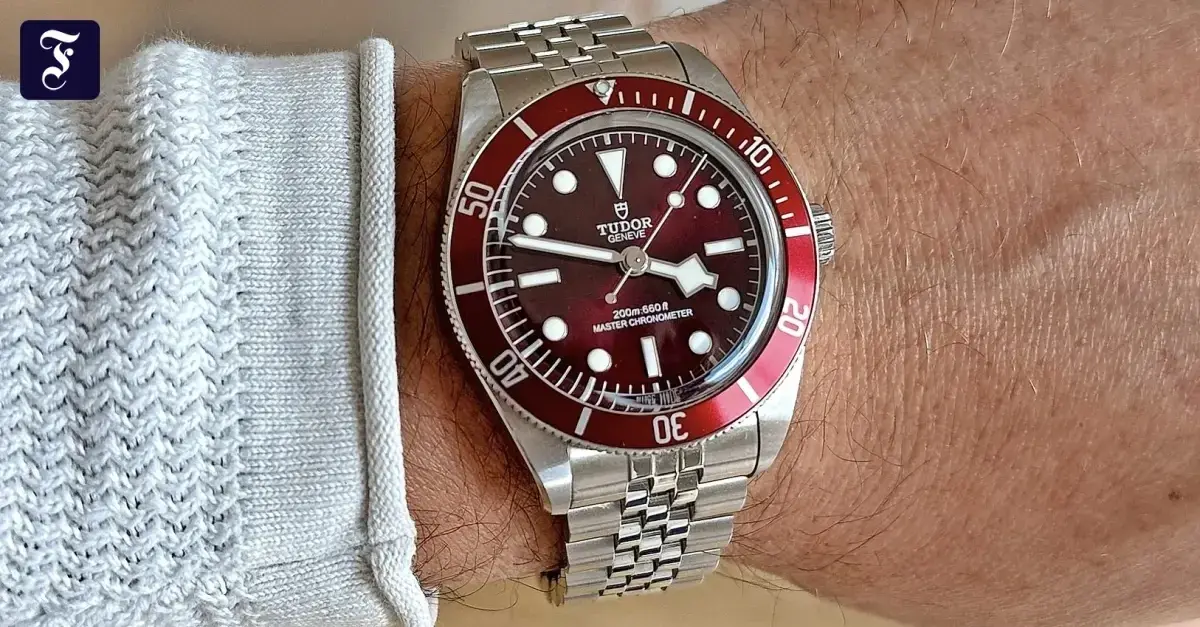 La Tudor Black Bay 58 en rojo burdeos