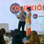 Jóvenes participantes en el evento "Escuchar en Silencio" en La Paz